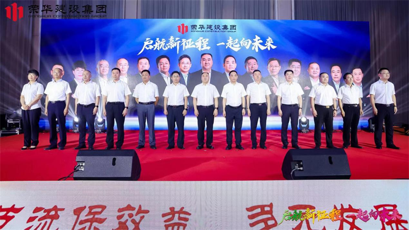 集團(tuán)公司舉辦2022年迎新會暨萊西體育中心健康驛站方艙項目建設(shè)表彰大會(圖2) 集團(tuán)公司舉辦2022年迎新會暨萊西體育中心健康驛站方艙項目建設(shè)表彰大會(圖2)